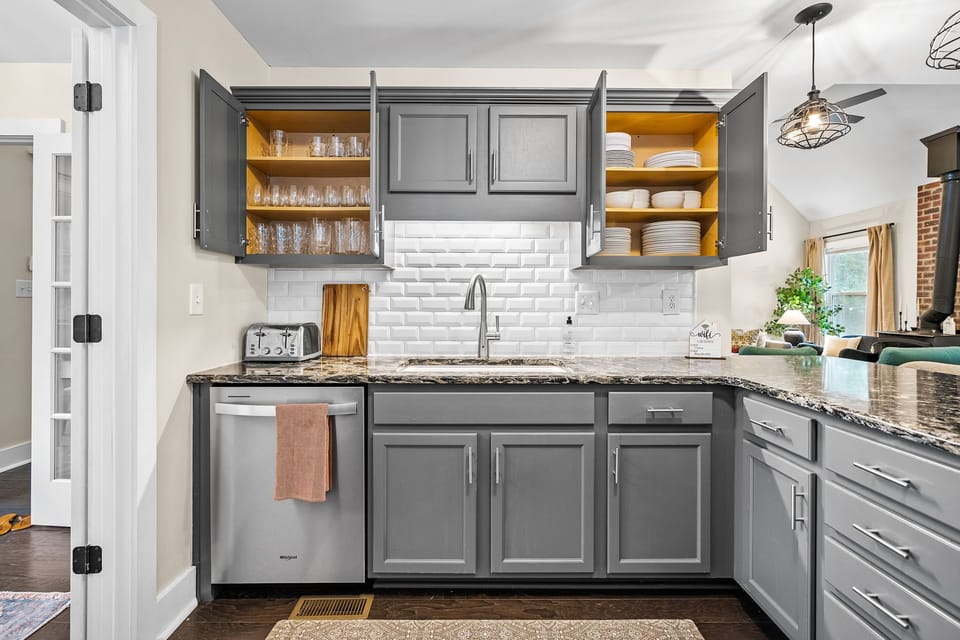 All utensils ready for guest to use