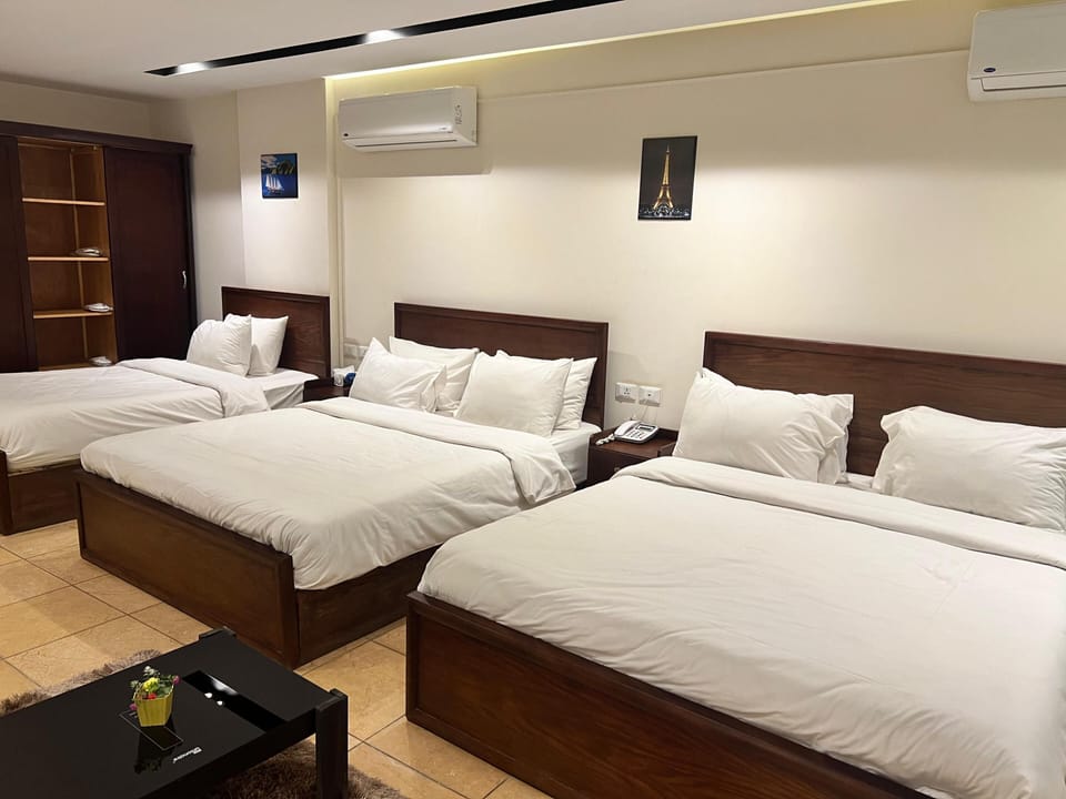 Family Room, Hot Tub, Desert View | Egyptian cotton sheets, premium bedding, minibar, in-room safe
