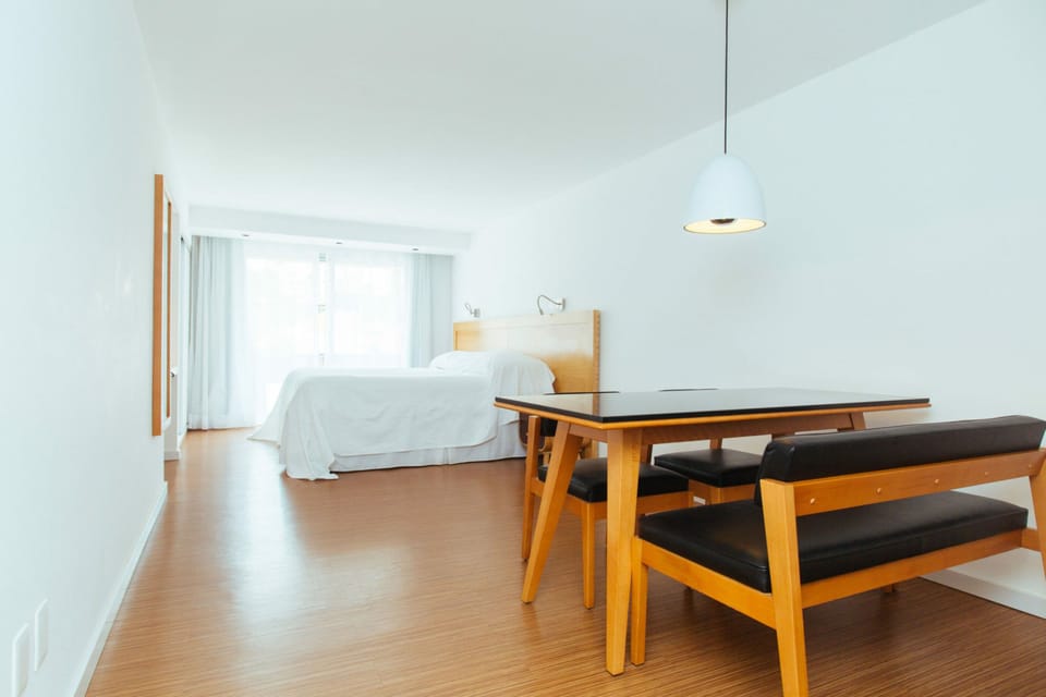Standard Room | Down comforters, minibar, in-room safe, blackout drapes