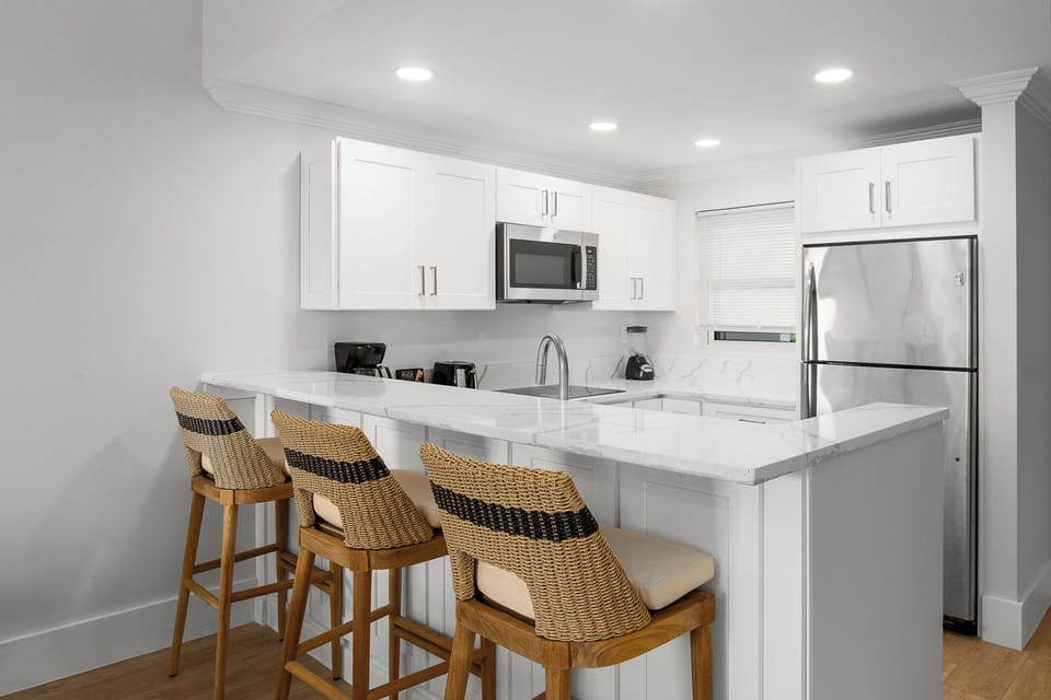 Deluxe Suite, 1 Bedroom, Garden View (Recently Renovated) | Private kitchen | Coffee/tea maker, fridge, microwave, cookware/dishes/utensils