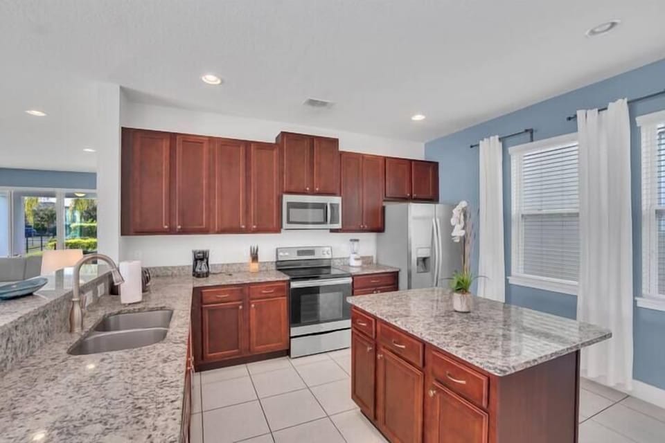Whether you're prepping theme park snacks or a family dinner, this kitchen has everything you need.