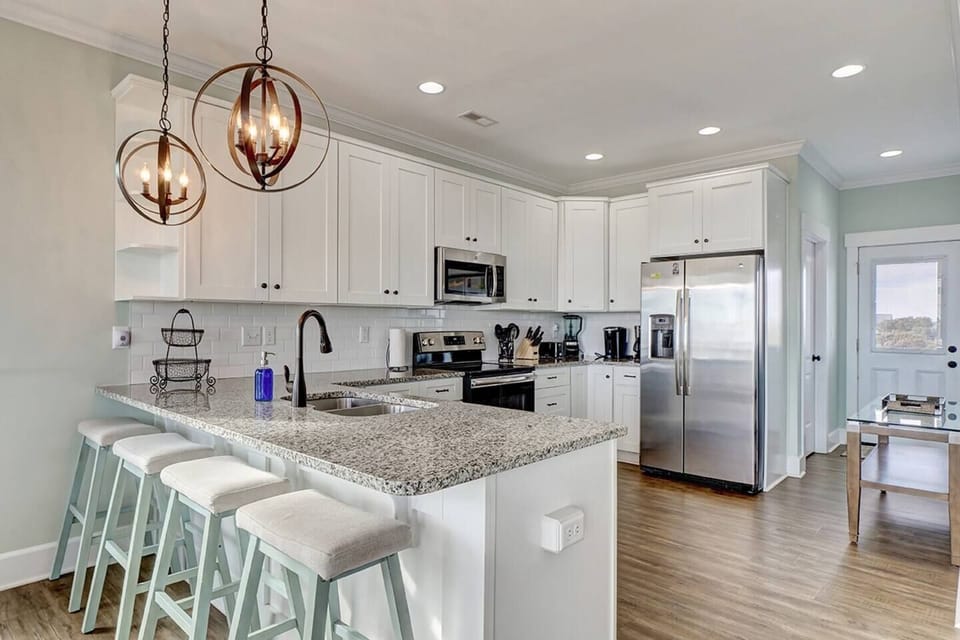 Updated kitchen & bar seating for 4