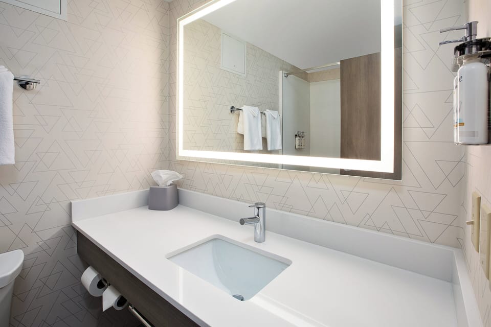 Combined shower/tub, eco-friendly toiletries, hair dryer, towels