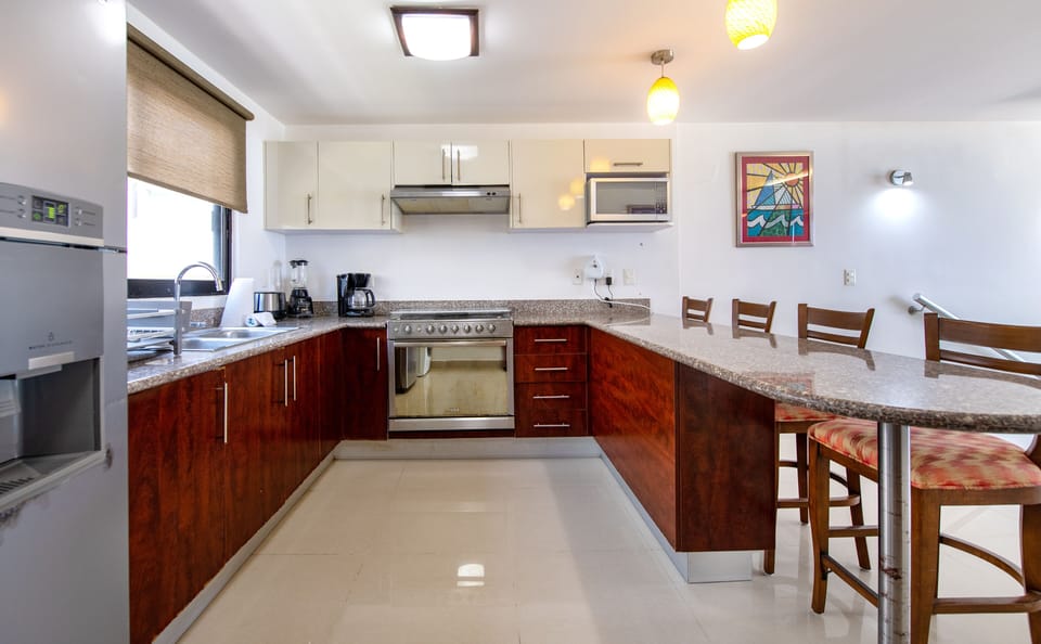 Family Apartment | Private kitchen | Coffee/tea maker, toaster