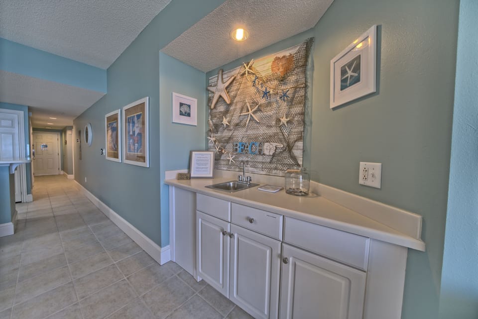 Wet Bar!!!