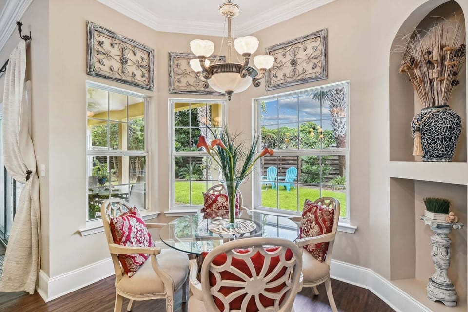 Breakfast nook with seating for four