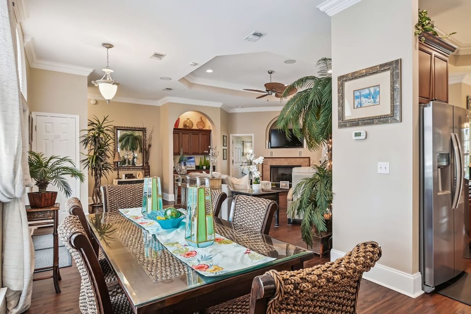 Dining area with seating for six