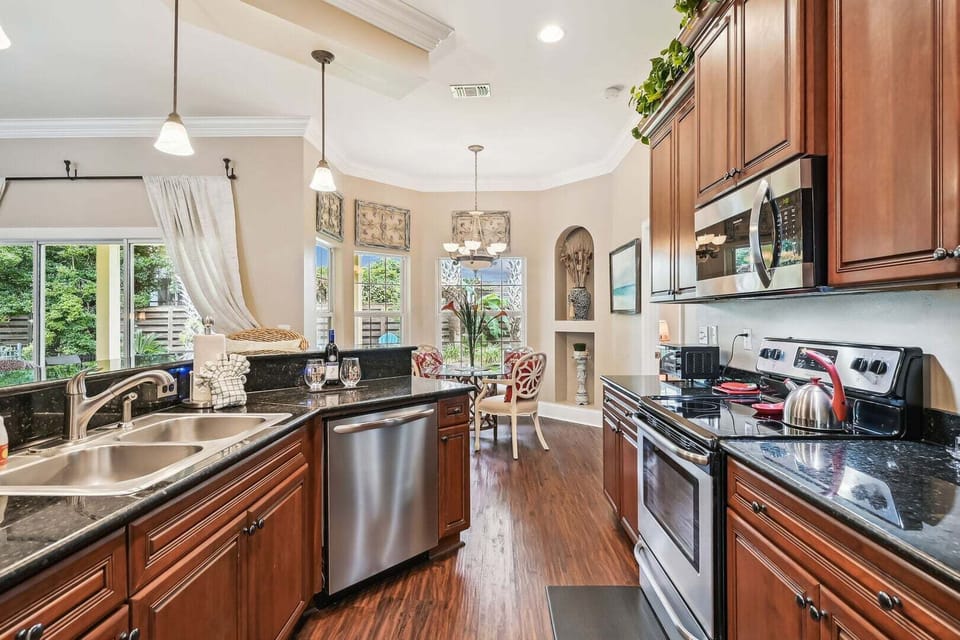 Full kitchen