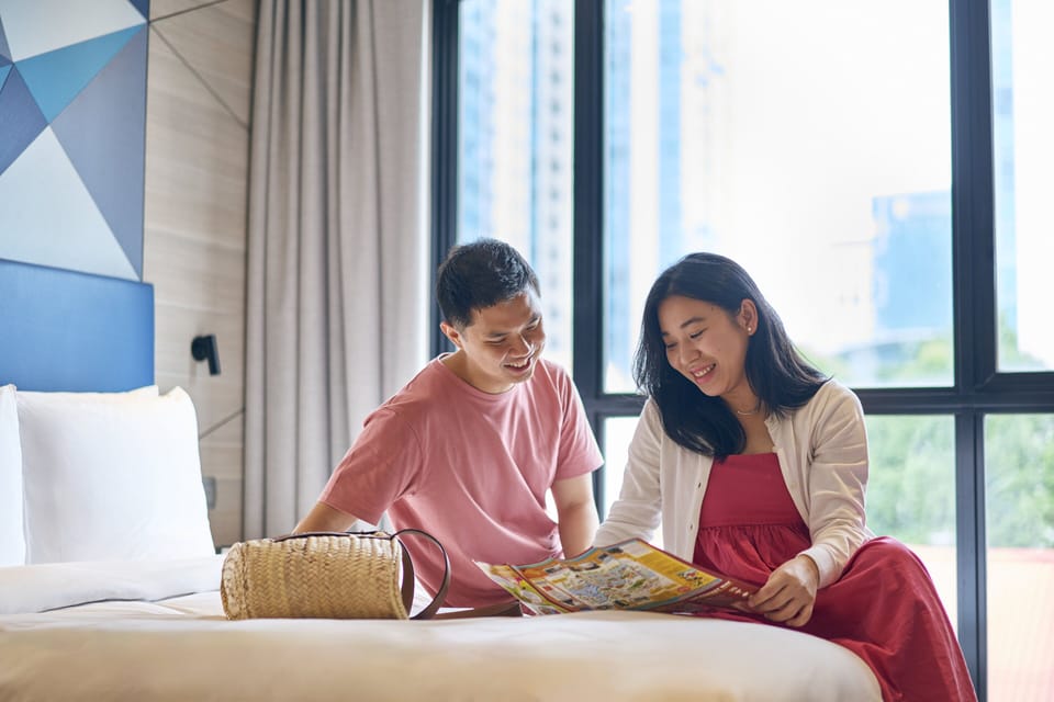 Premium bedding, in-room safe, desk, blackout drapes