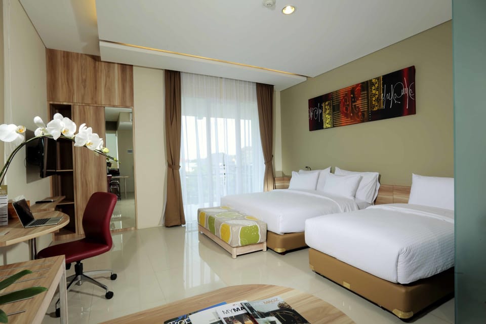 Family Room, Bay View | In-room safe, desk, free WiFi, bed sheets