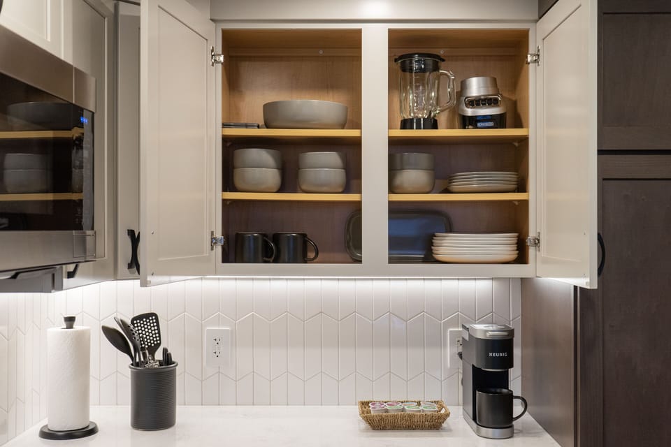 Keurig, blender and many other amenities