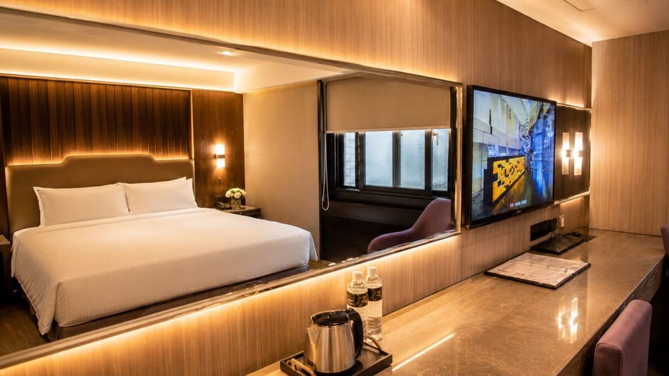 Standard Double Room, 1 Queen Bed (Non-smoking) | Premium bedding, down comforters, free minibar, in-room safe