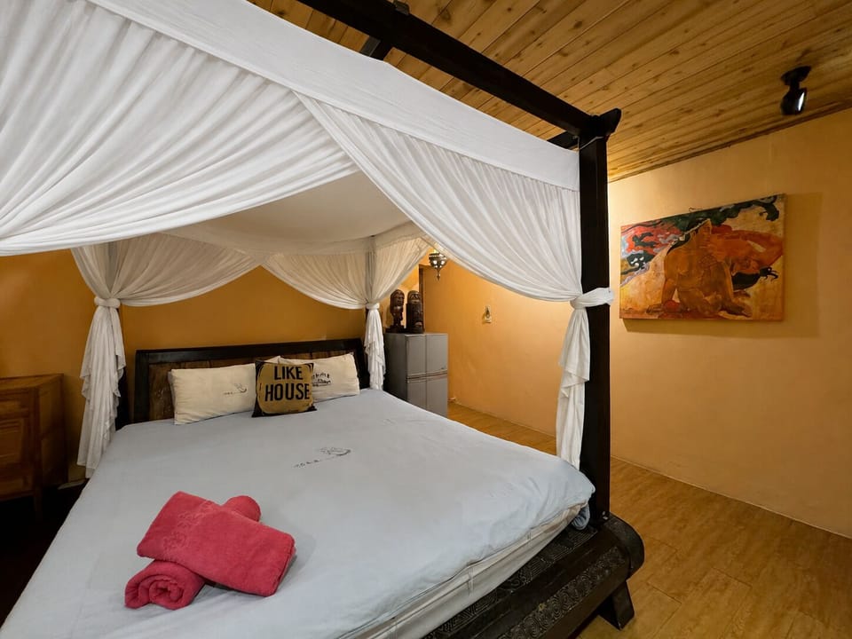 Two Bedroom with Private Garden & Pool (6Adult) | WiFi (free), bed sheets