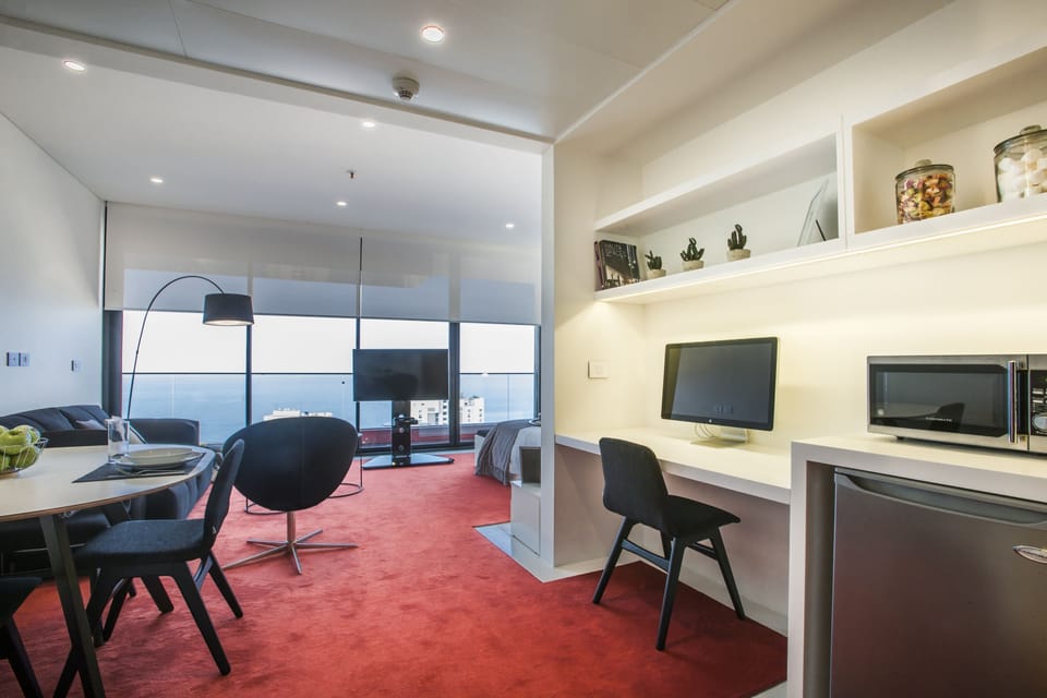 Deluxe Double Room, Sea View, Sea Facing | Minibar, in-room safe, desk, blackout drapes