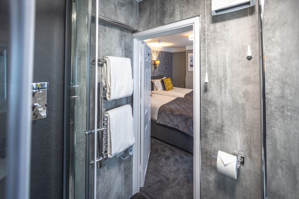 Classic Twin Room, Ensuite (Inland View) | Bathroom