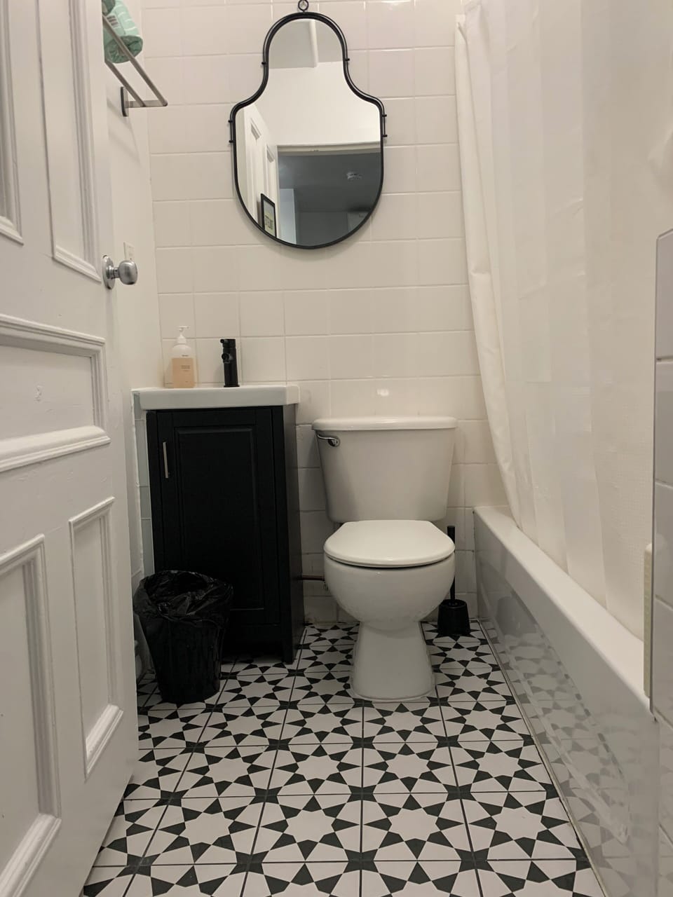 Economy Double Room, 1 Queen Bed, Non Smoking, Shared Bathroom | Bathroom | Hair dryer, towels