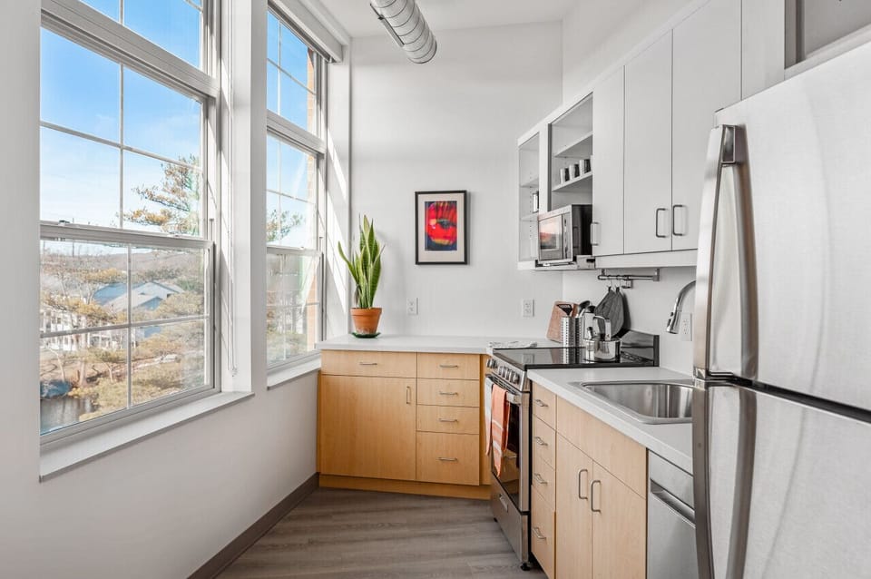 Cook with a riverfront view! 🌊🍳