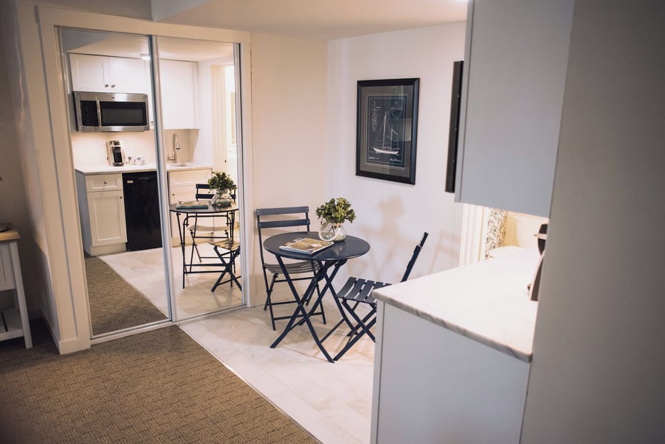 Studio Suite, 1 King Bed, Kitchenette | Premium bedding, desk, laptop workspace, iron/ironing board