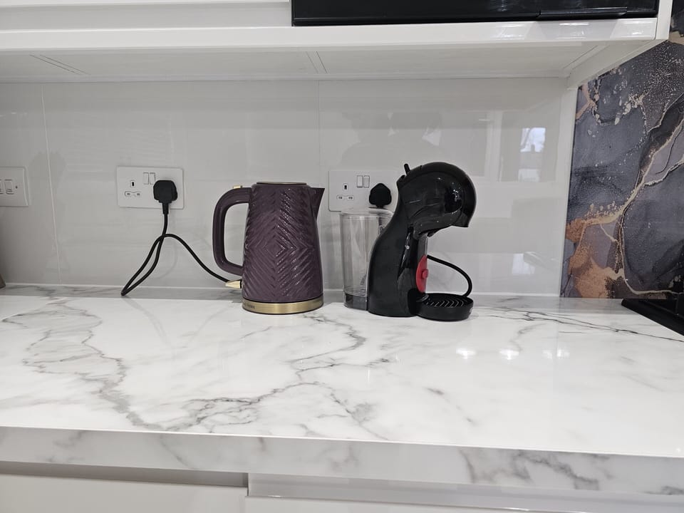 Cafetiere, Nespresso and other amenities in the kitchen 