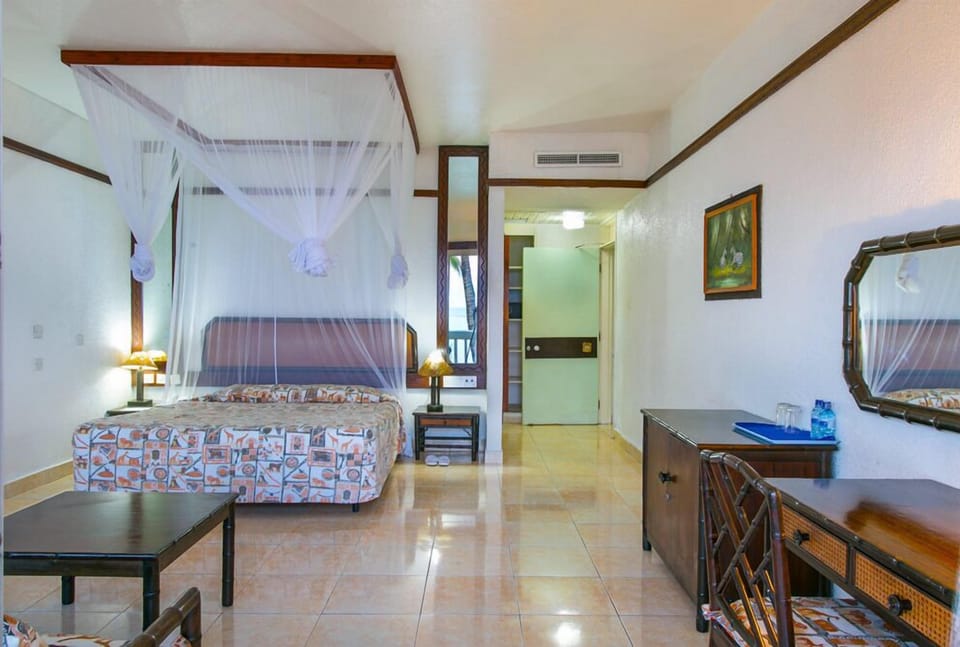Premium bedding, pillowtop beds, in-room safe, desk