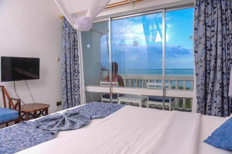 Premium bedding, pillowtop beds, in-room safe, desk