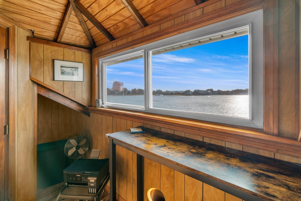 Upstaird bedroom ocean view