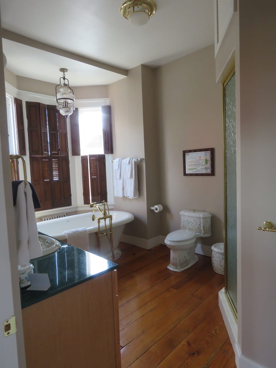Suite (The Gettysburg) | Bathroom | Separate tub and shower, jetted tub, free toiletries, hair dryer