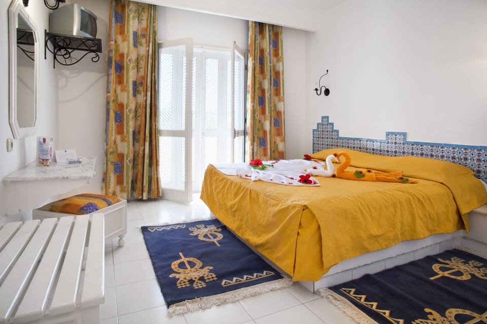 WiFi (free), alarm clocks, bed sheets