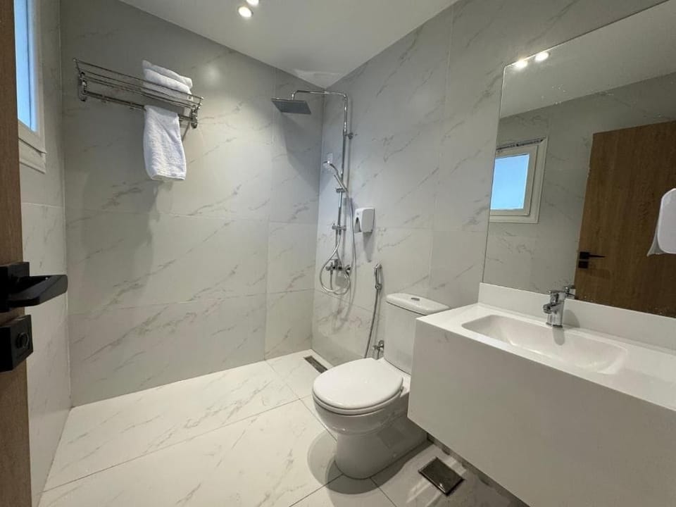 Shower, towels