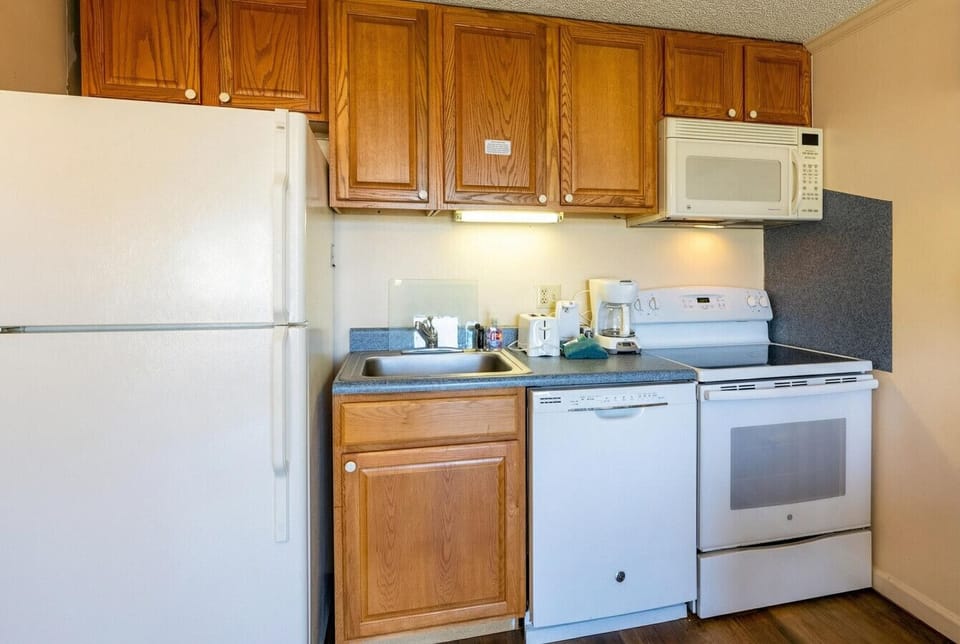 Fully-equipped kitchen