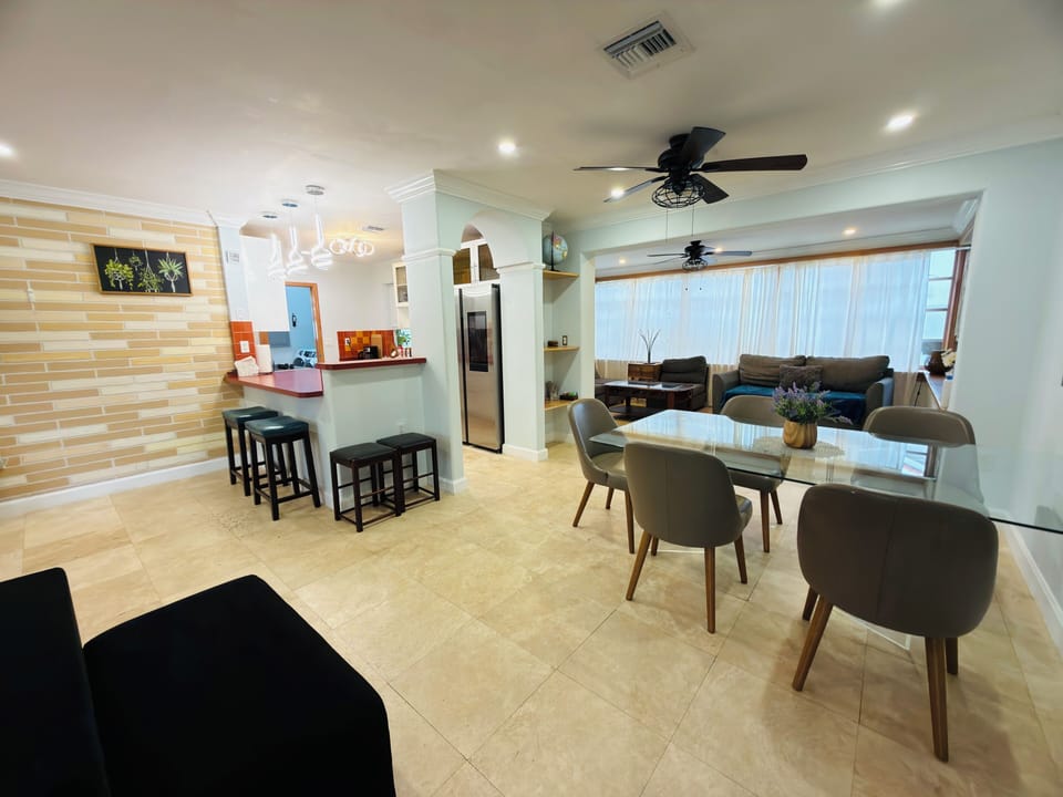 Luxury Villa | Living area | Flat-screen TV, Netflix, Hulu, streaming services