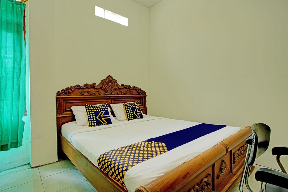 Economy Double Room | Laptop workspace, free WiFi, bed sheets