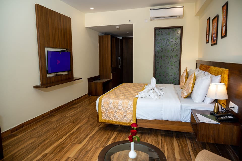 Deluxe Room | Egyptian cotton sheets, premium bedding, down comforters