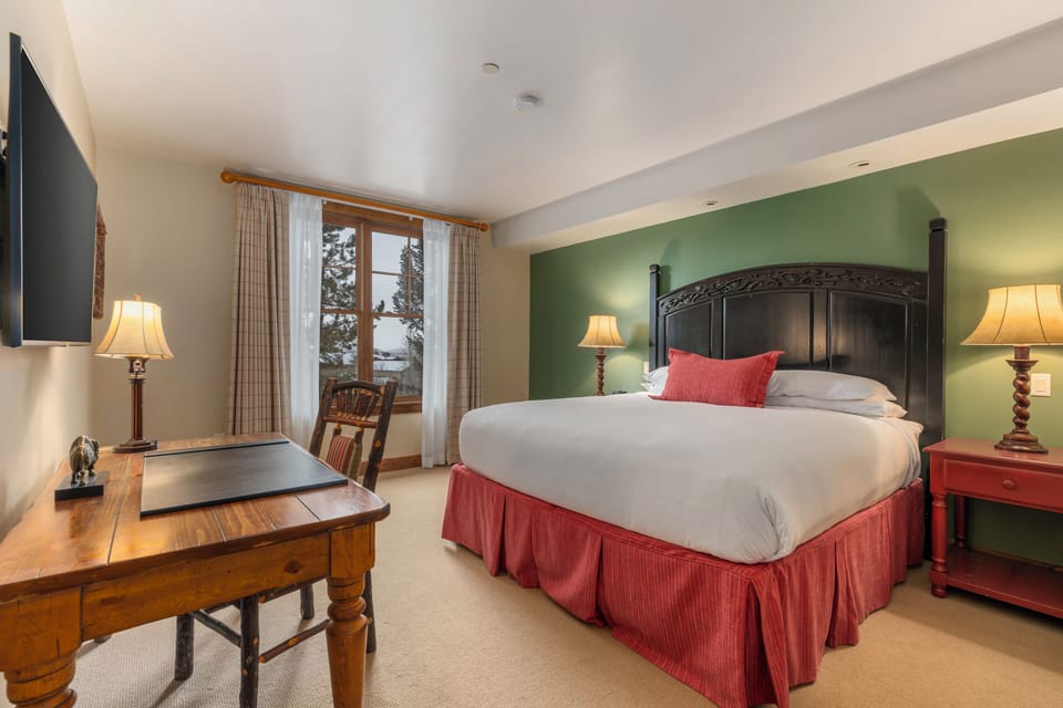 1 bedroom, premium bedding, in-room safe, desk