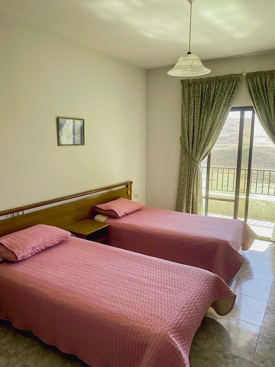 Basic Single Room, 1 Queen Bed, Smoking, Lake View | WiFi (free)