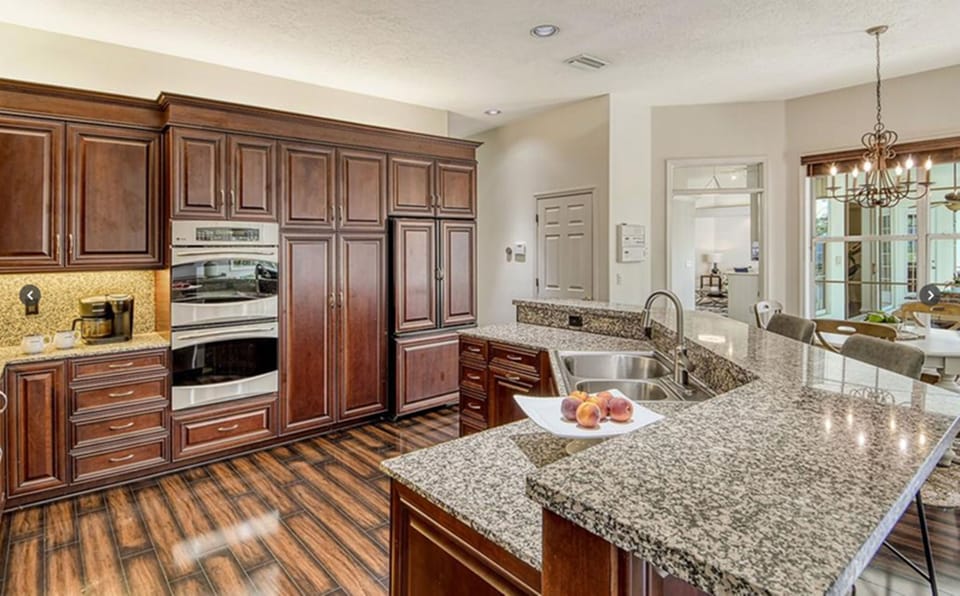 Comfort Villa | Private kitchen | Coffee/tea maker, full-size fridge, microwave, oven