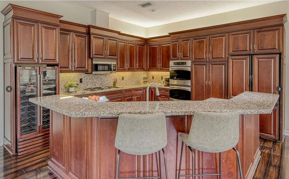 Comfort Villa | Private kitchen | Coffee/tea maker, full-size fridge, microwave, oven