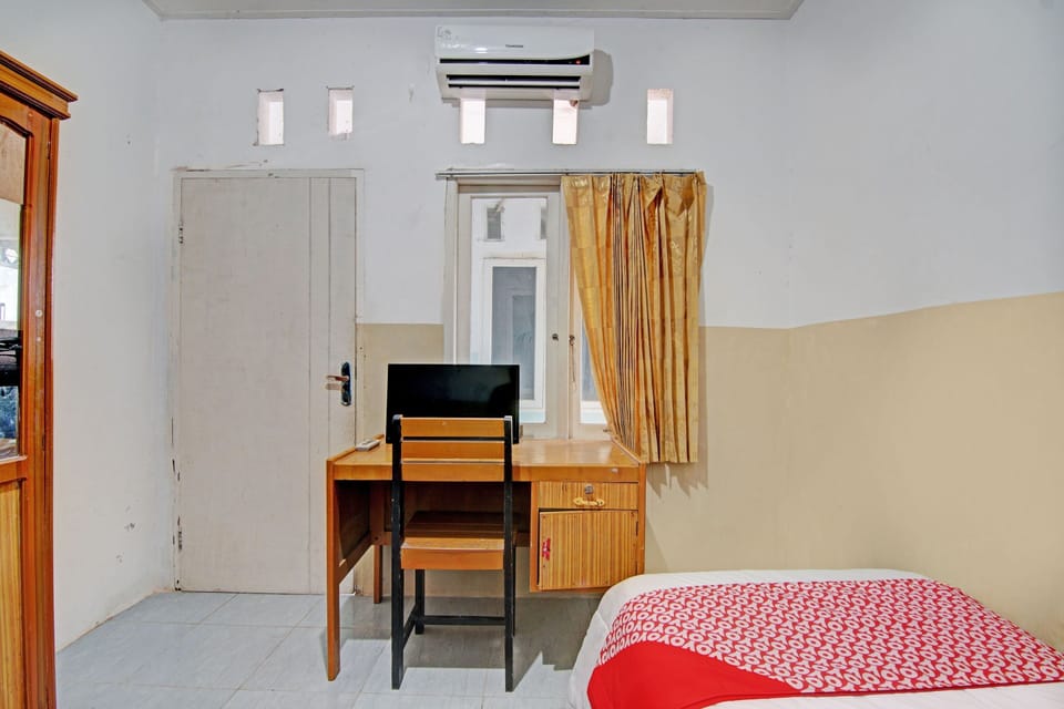 Deluxe Single Room | Free WiFi, bed sheets