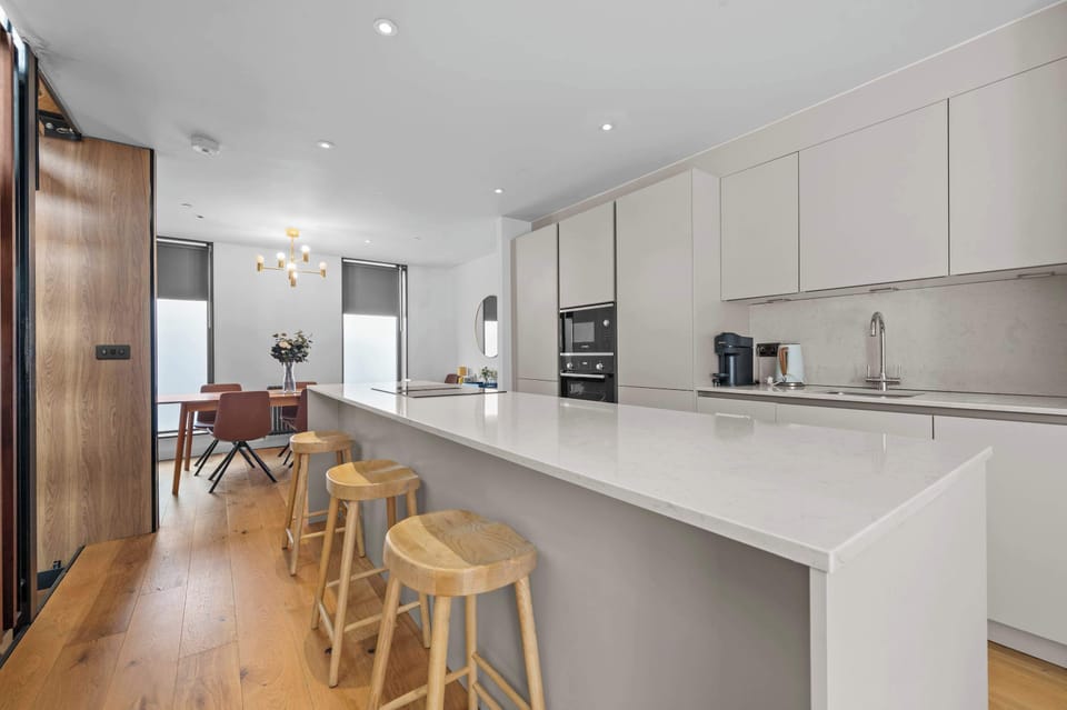 Kitchen breakfast bar with stylish stools, perfect for quick meals or a morning coffee