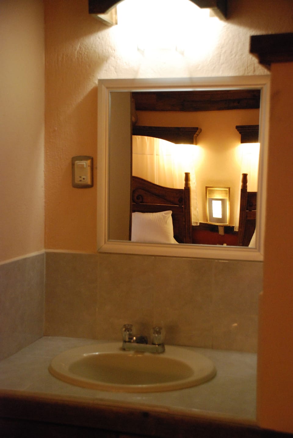 City Room | Bathroom | Shower, free toiletries, hair dryer, towels