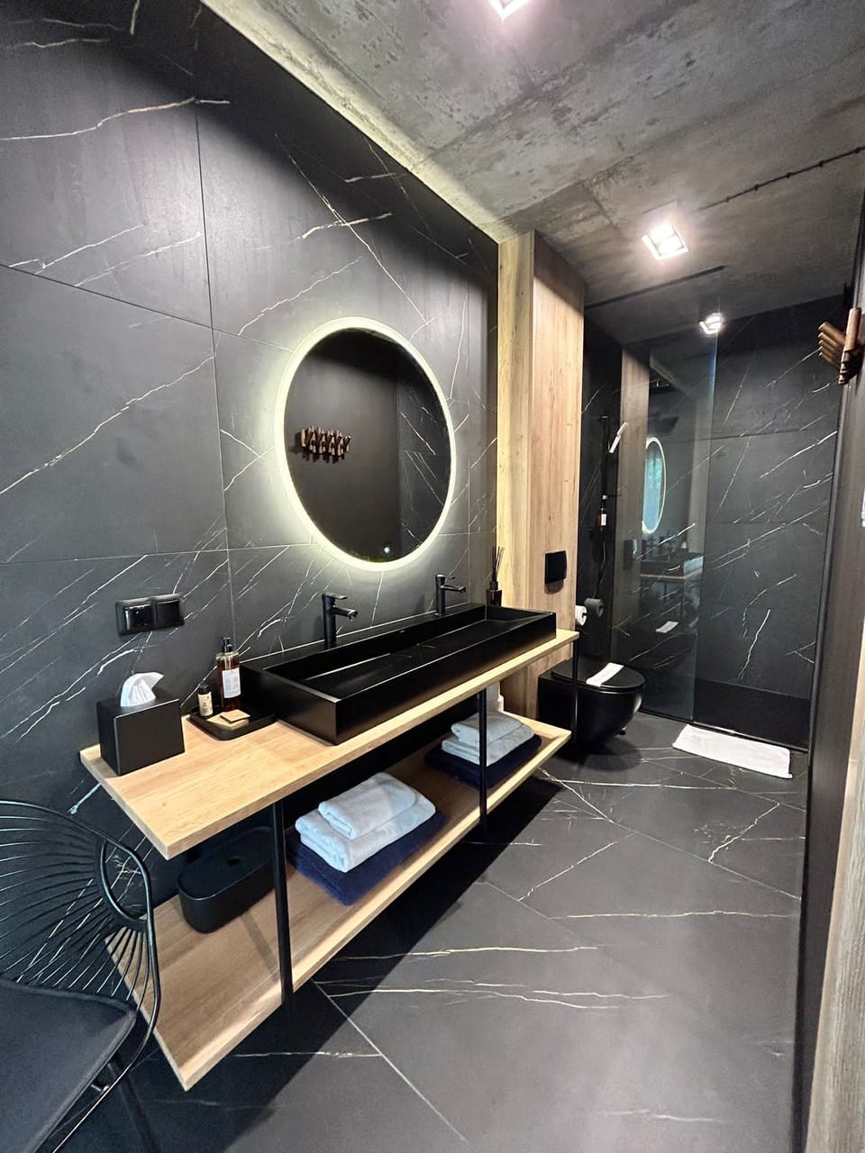 Domek 2 osobowy DELUXE | Bathroom | Shower, hydromassage showerhead, hair dryer, bathrobes