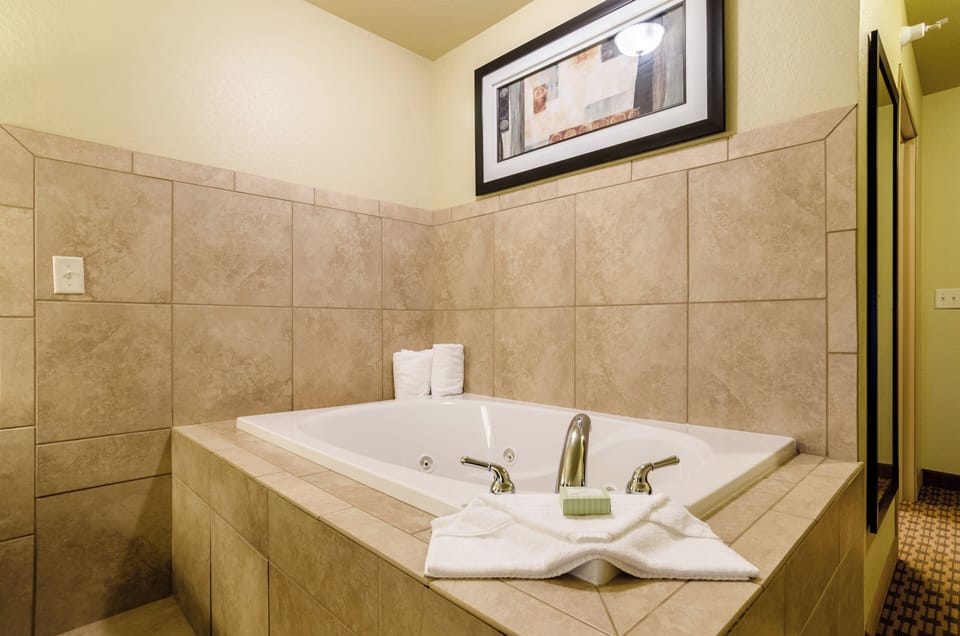 Standard Suite, 1 King Bed, Non Smoking | Premium bedding, pillowtop beds, desk, laptop workspace