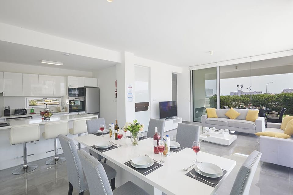 Dining Area with table and chairs to seat 6 people