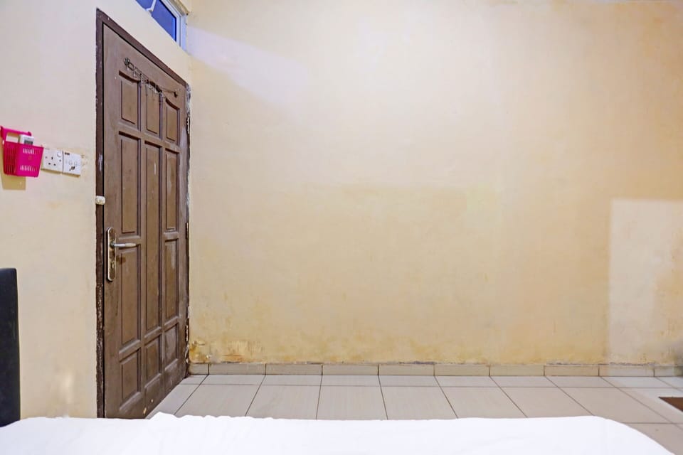 Economy Double Room | Laptop workspace, WiFi (free), bed sheets