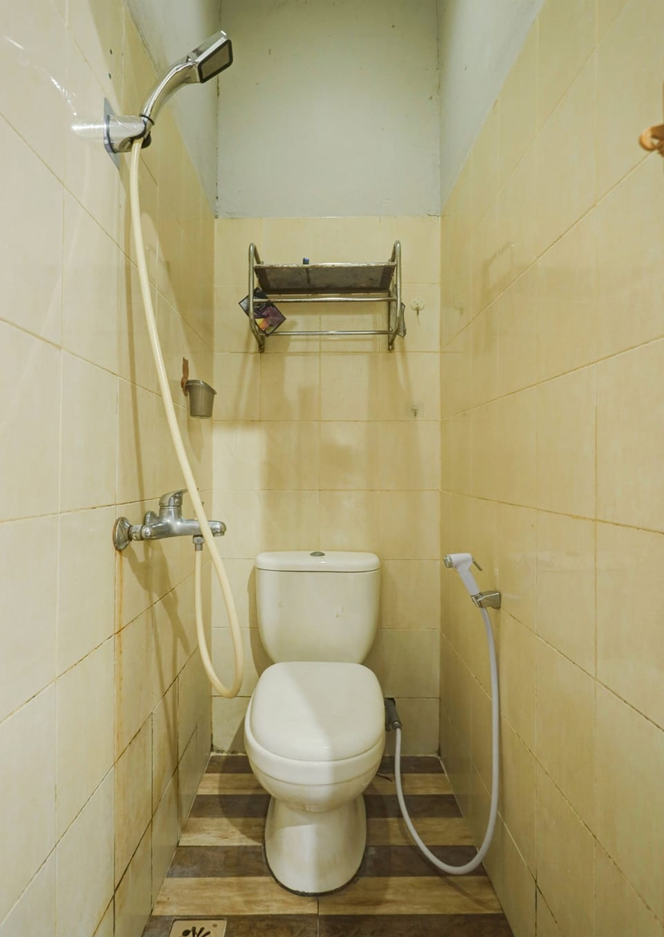 Standard Double Room | Bathroom | Shower, towels