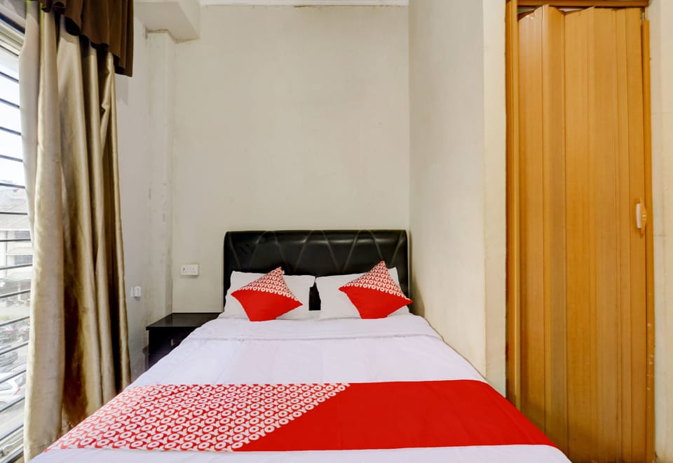 Standard Double Room | Laptop workspace, WiFi (free), bed sheets