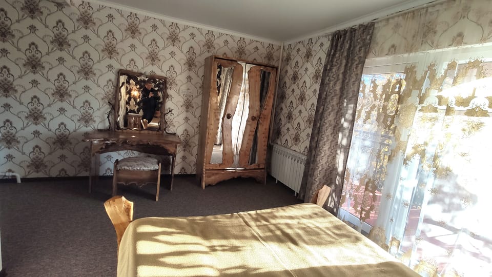 Luxury Studio Suite | Soundproofing, WiFi (free), bed sheets