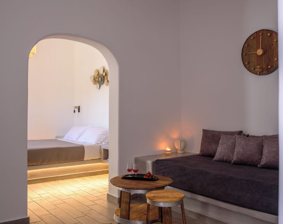 Superior Suite, Hot Tub | 1 bedroom, free WiFi, bed sheets