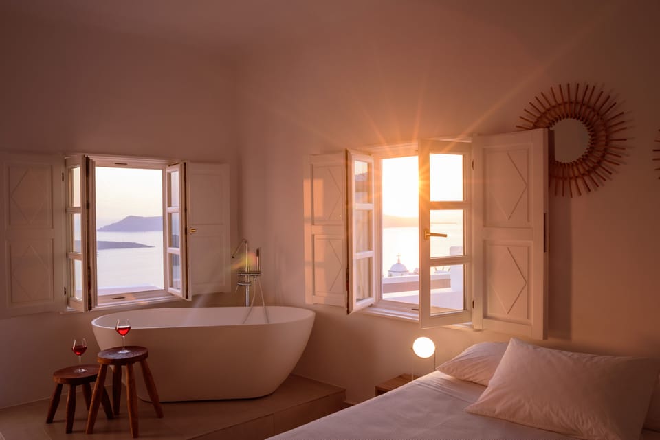 Deluxe Suite with Indoor Hot Tub and Caldera View | 1 bedroom, in-room safe, free WiFi