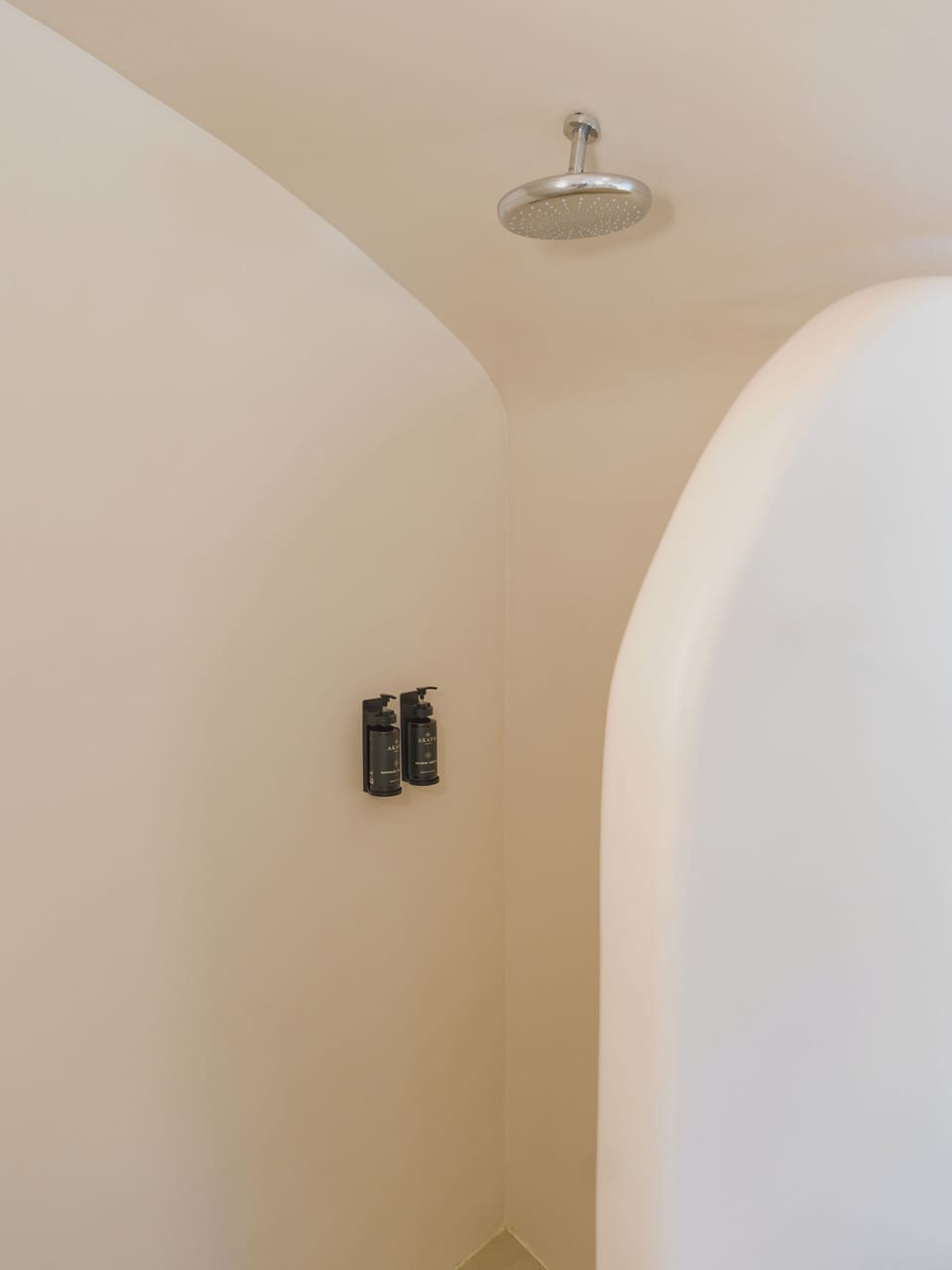 Deluxe Suite with Indoor Hot Tub and Caldera View | Bathroom | Slippers